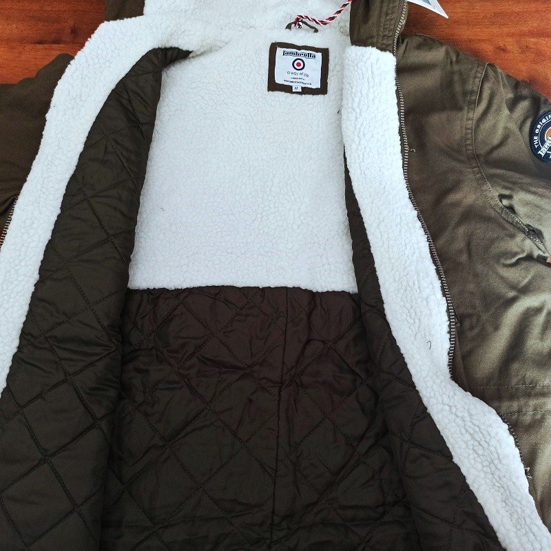 Parka Lambretta Clothing verte doublure sherpa façon mouton et doublure matelassée.