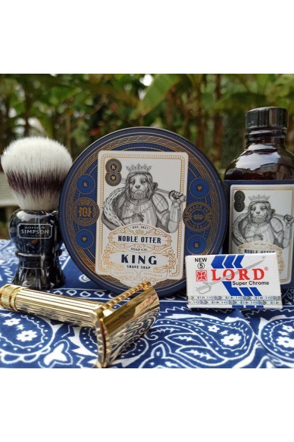 Savon à raser Noble Otter "King"  présenté avec l'après-rasage Noble Otter  "King". (exemple de set de rasage)