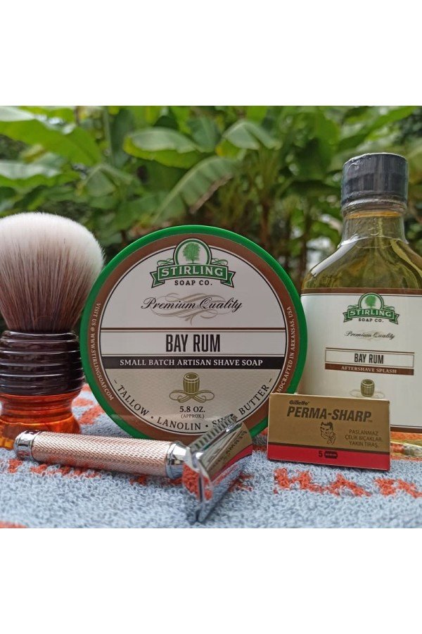 Savon à raser Stirling "Bayrum" et après rasage, blaireau Razorock "Hive", rasoir Mühle R89 rosegold, lames Perma-Sharp