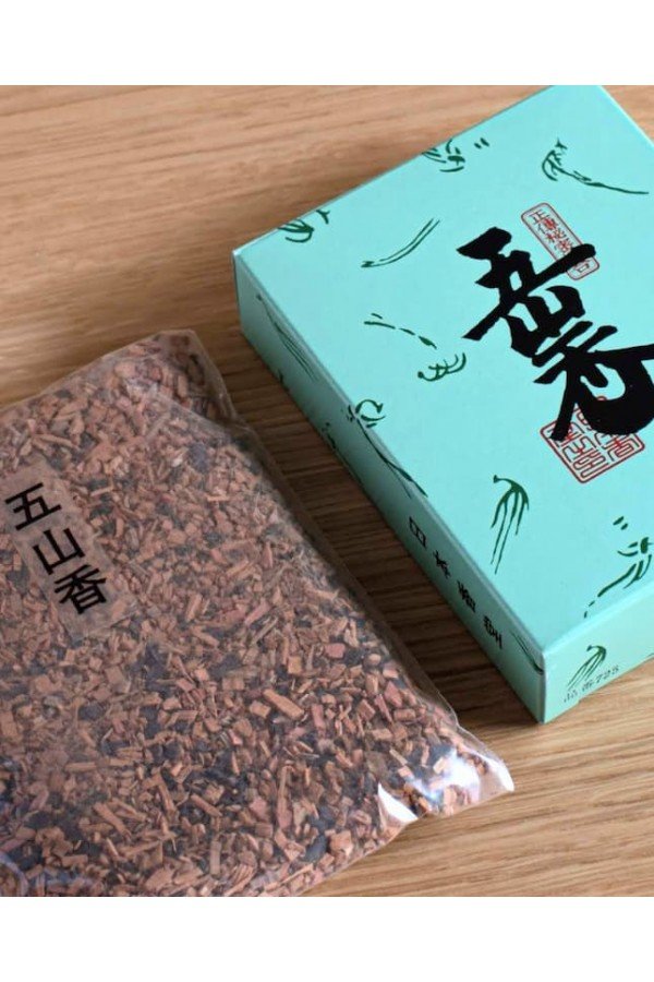 Encens japonais copeaux bois odorants. Santal et épices. Fabriqué au Japon.