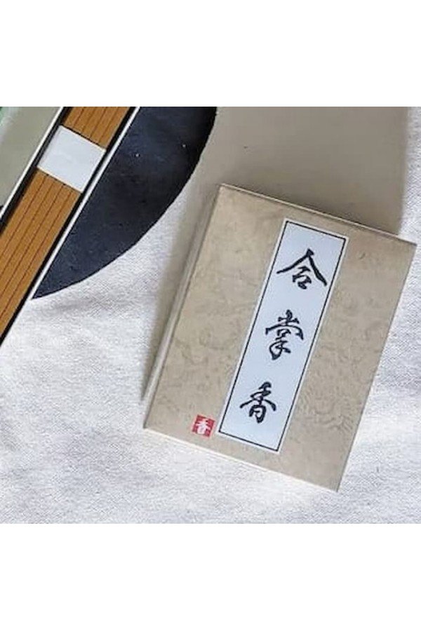 Encens japonais résine bois de santal et bois d'Agar. 8 ingrédients secrets. Made in Japon.