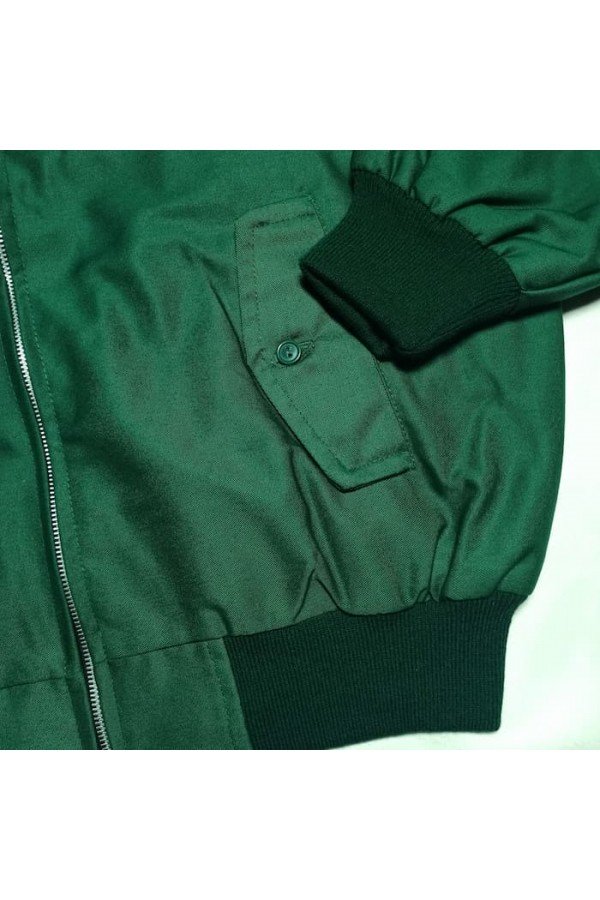 Harrington jacket , Vert bouteille, poche  sur le coté . Bordure côtelée au  poignet et bas du blouson