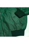 Harrington jacket , Vert bouteille, poche sur le coté . Bordure côtelée au poignet et bas du blouson