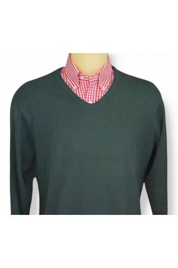 Pull col V vert forêt Moonstomp Clothing. Manches longues. Existe en 5 tailles. Chemise Relco London vichy rouge.