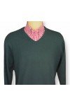 Pull col V vert forêt Moonstomp Clothing. Manches longues. Existe en 5 tailles. Chemise Relco London vichy rouge.