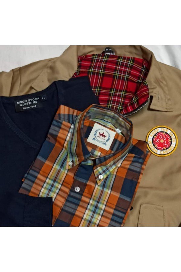 Pull marine col V Moonstomp Clothing + chemise Relco London + harrington jacket JB camel.