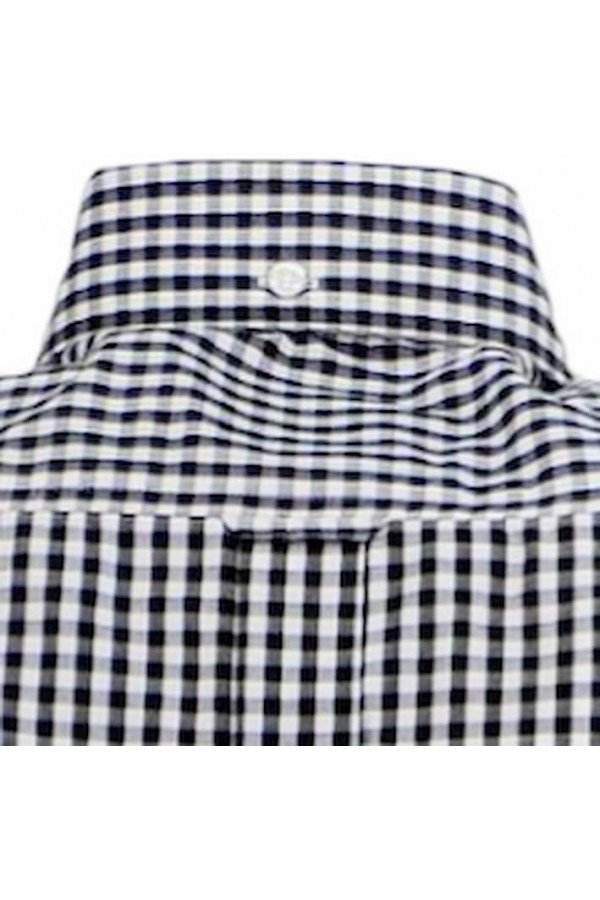 Chemise vichy noir Relco London. Manches courtes. Pli cousu et bouton col au dos.