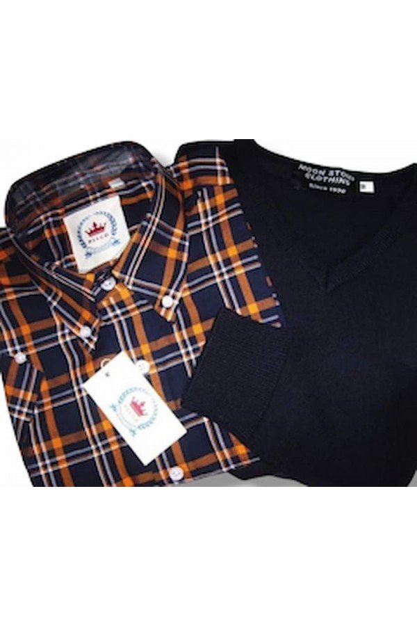Pull col V moonstomp clothing. Marine. Manches longues + Chemise écossais Relco London.