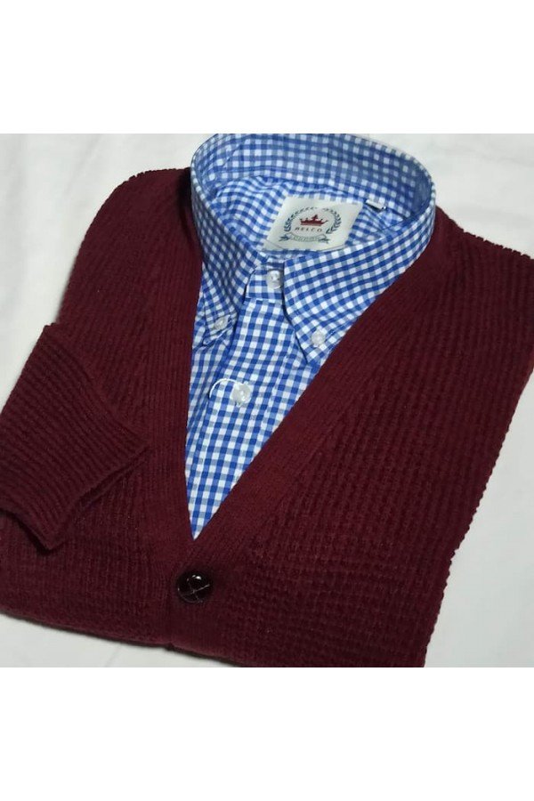 Gilet cardigan Waffle bordeaux Relco London. Style années 50/60 + chemise Relco London vichy bleu.