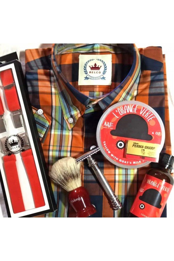Bretelles Relco orange + chemise Relco écossais + rasoir Merkur 38C + blaireau Semogue.