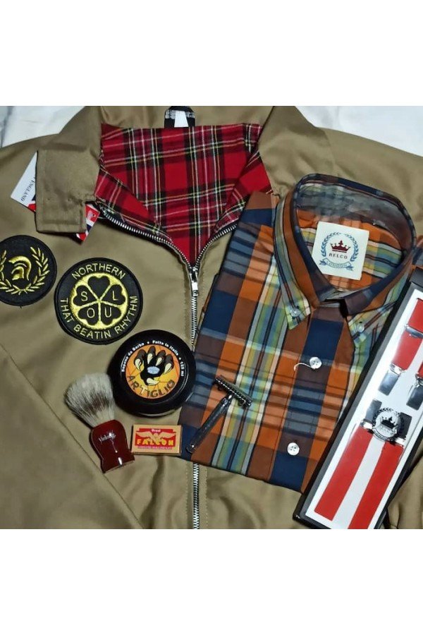Bretelles Relco orange + harrington jacket camel + patch Northern Soul + rasoir Fatip Piccolo.