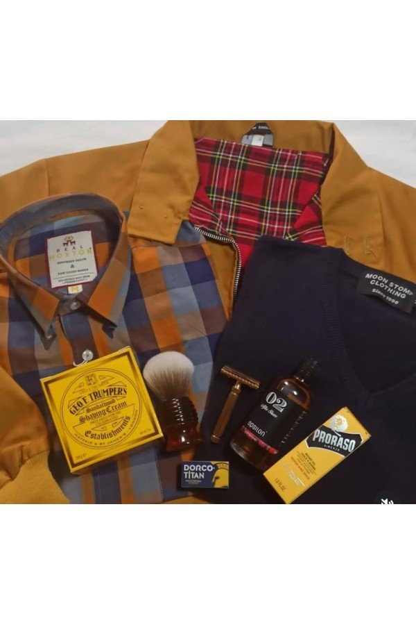Pull Moonstomp marine + blouson harrington jacket anglais moutarde + rasoir Fatip "il Piccolo".