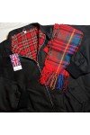 Veste harrington jacet , noire et écharpe écossais rouge