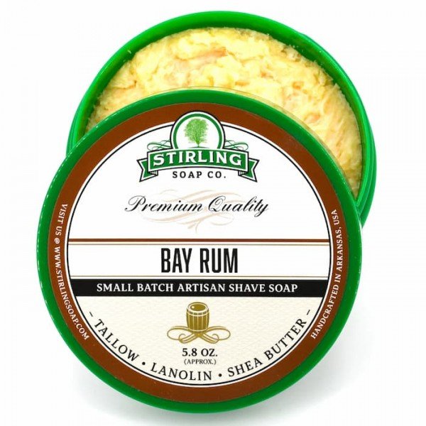 Savon de rasage Stirling "Bay Rum".  Pot ouvert.