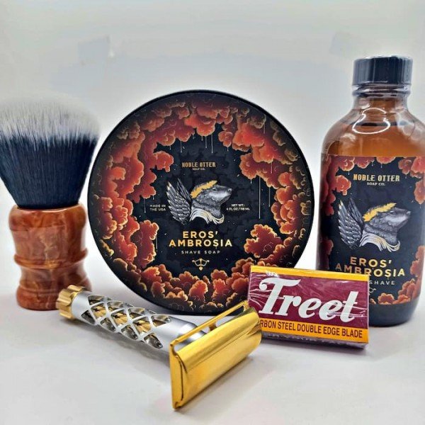 Ensemble de rasage:  Savon à  raser Noble Otter "Eros Ambrosia", Après-rasage, Blaireau Parler "Solar storm", Rasoir "Valynor"