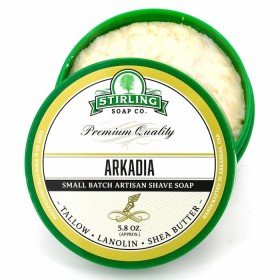 Savon de rasage Stirling "Arkadia". Pot ouvert sur savon crémeux pour un rasage sans irritation.