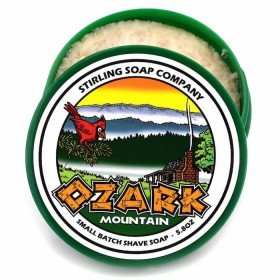 Savon à raser Stirling " Ozark Mountain" pot ouvert.