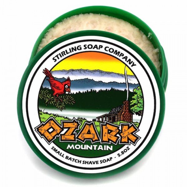 Savon à raser Stirling " Ozark Mountain" pot ouvert.