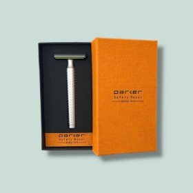 Parker AeroShave Aluminiun L. dans sa boite de présentation.
