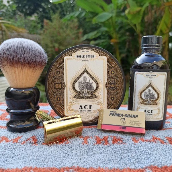 Savon à raser Noble Otter "Ace" et après rasage, Rasoir "Fatip Piccolo", Blaireau Rasorock Plissoft .