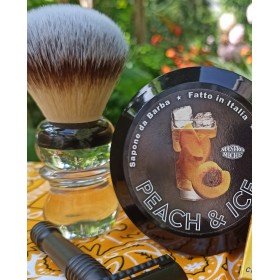 Blaireau Razorock BC Silvertip Plissoft avec le bas du manche translucide.