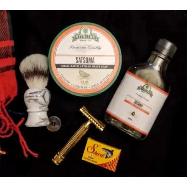 Après-rasage Stirling "Satsuma" + Savon à raser Stirling "Satsuma" + rasoir Goodfellas Smile "Bayonetta".