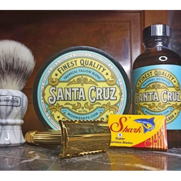 Après-rasage Moon Soaps "Santa Cruz" + savon à raser "Santa Cruz" + blaireau Simpson "Islington".