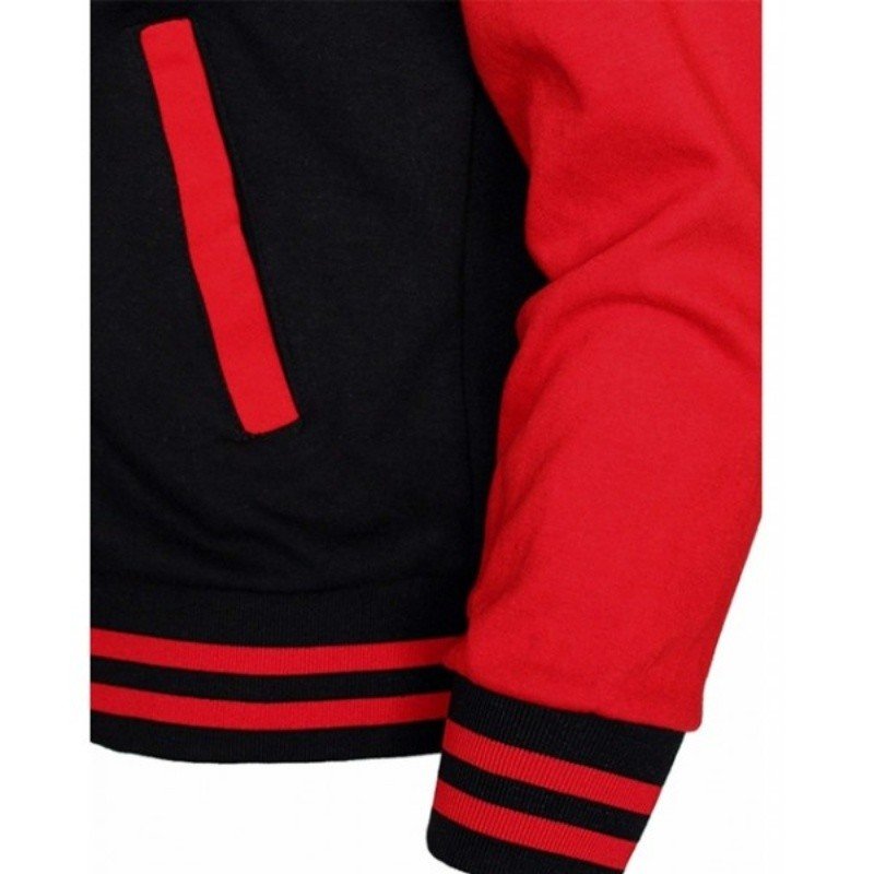 Blouson teddy / baseball . Noir manches rouges. Détails des poignets et du bas du blouson.